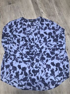 (Bin 27) Simply Vera Vera Wang Blue and Navy Floral Print Blouse, Size L